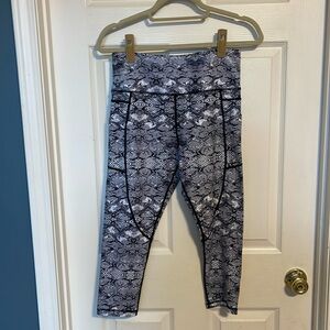 ZYIA Cobra Metallic Light ‘n’ tight Capri leggings